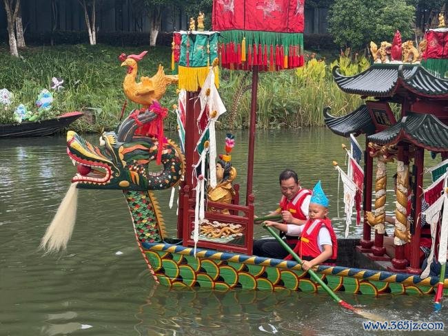 9岁抗癌男孩在蒋村龙舟“乘风破浪” 圆梦之旅感动东说念主心